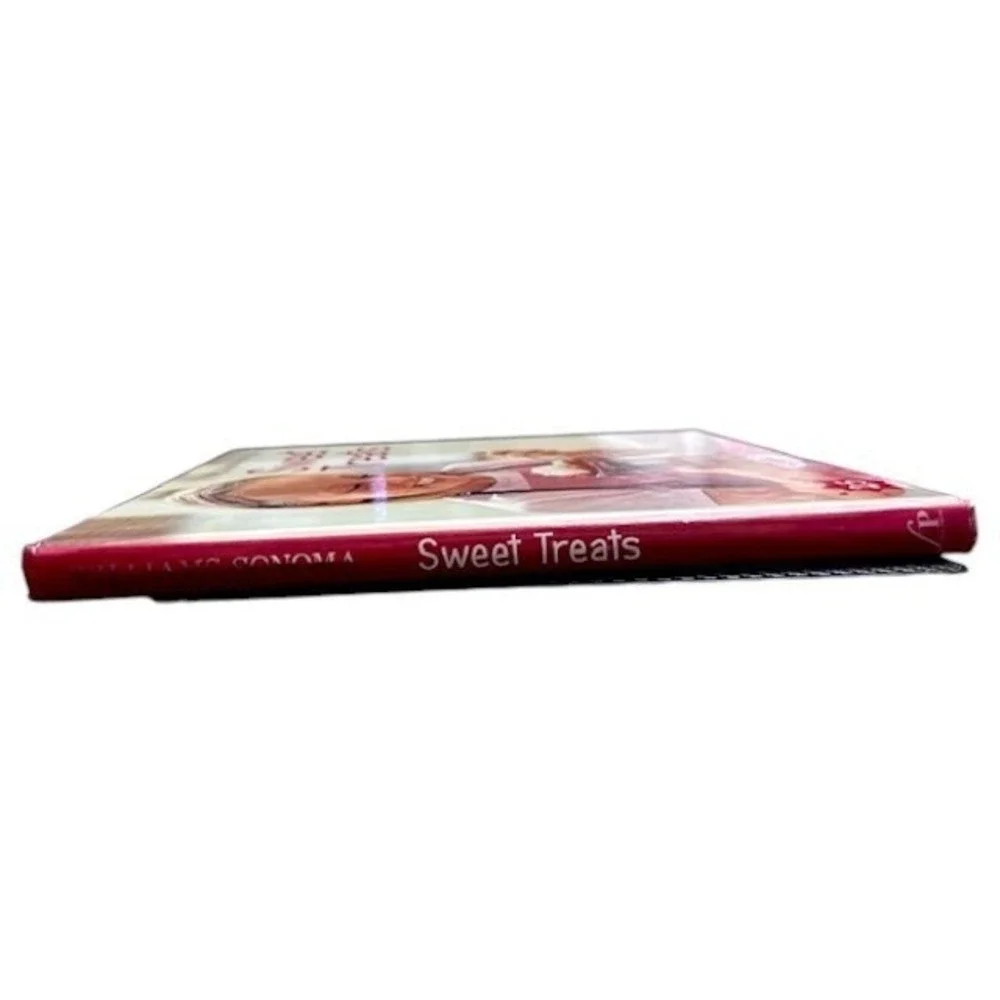Williams-Sonoma Sweet Treats Kids Cookbook Charming Illustrated Baking Book